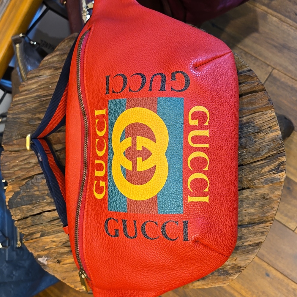 GUCCI Grained Calfskin Large  Logo Belt Bum Bag Hibiscus Red - COA included!!